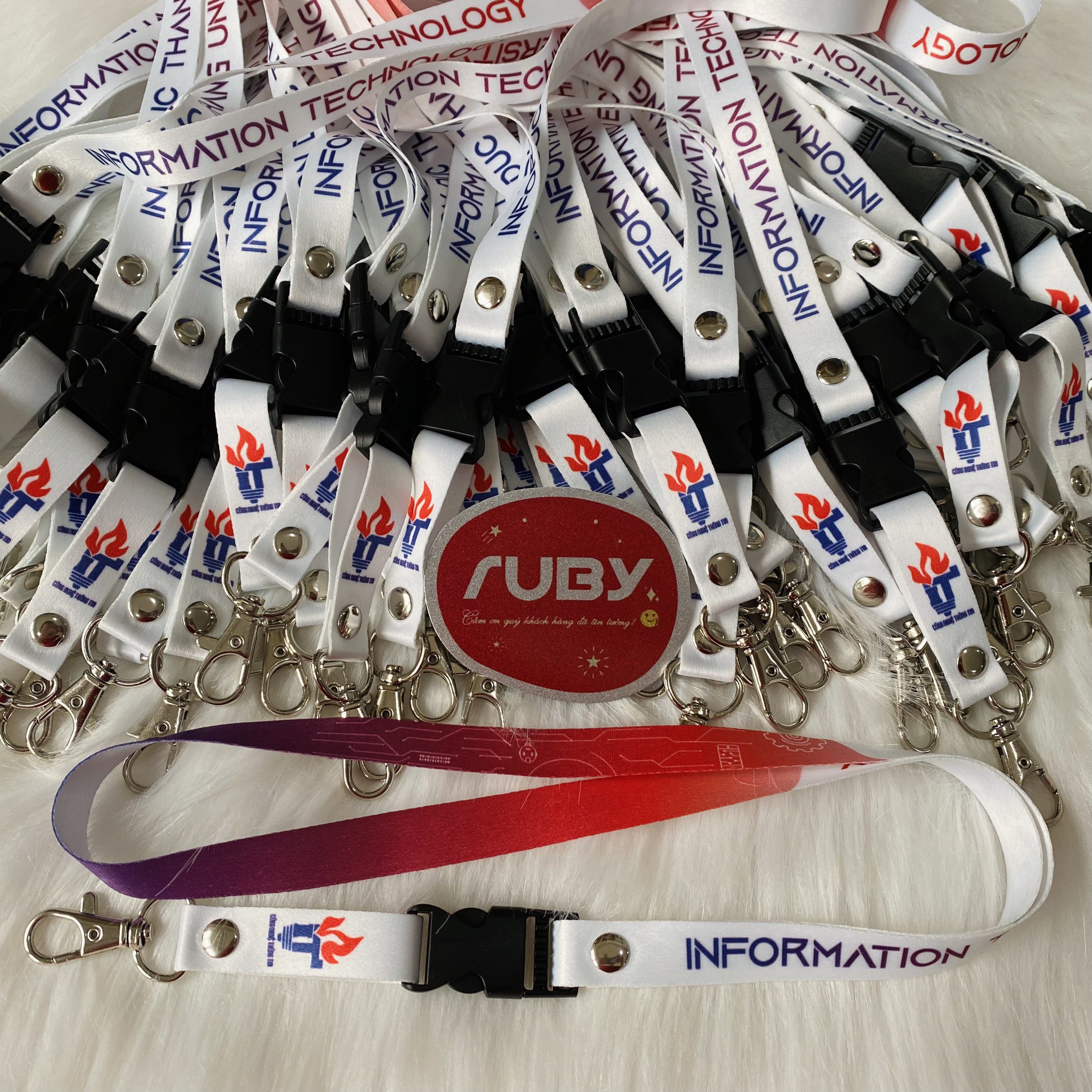 Dây đeo satin dành cho công nhân viên có khóa an toàn, in nội dung sự kiện và logo nhà tổ chức, công ty