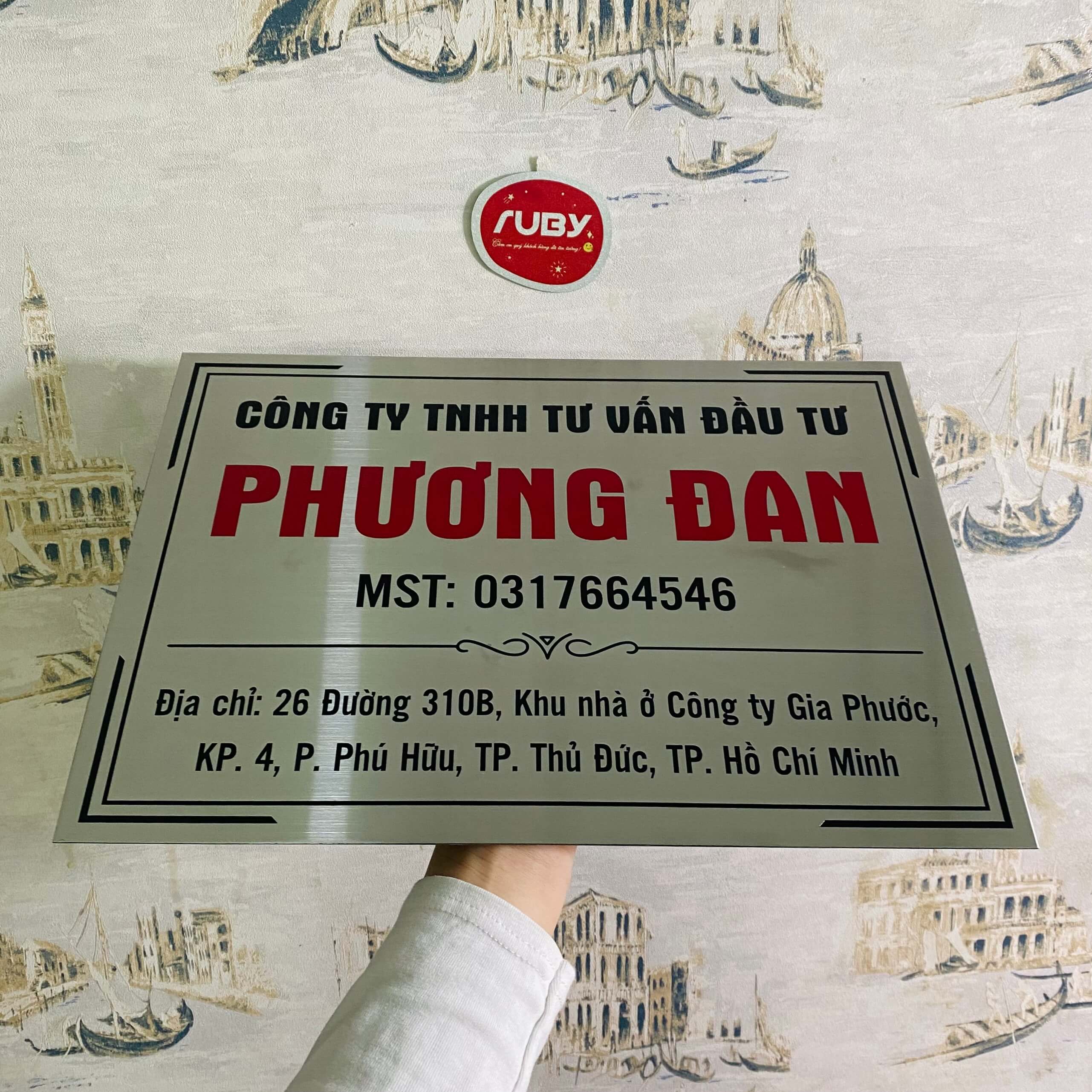 Biển công ty inox tên doanh nghiệp sắc nét – mẫu biển hiệu công ty đẹp, chuyên nghiệp, chất liệu inox cao cấp.