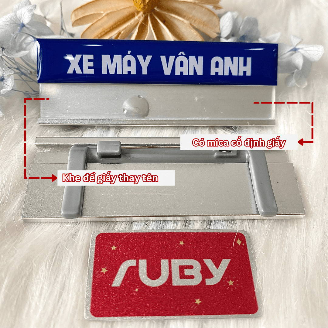 Cấu tạo khe lùa giấy thay tên và mặt mica bảo vệ của bảng tên nhôm Xe Máy Vân Anh.