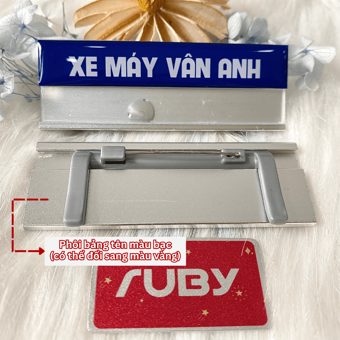 Phôi bảng tên nhôm màu bạc gài áo của cửa hàng Xe Máy Vân Anh.