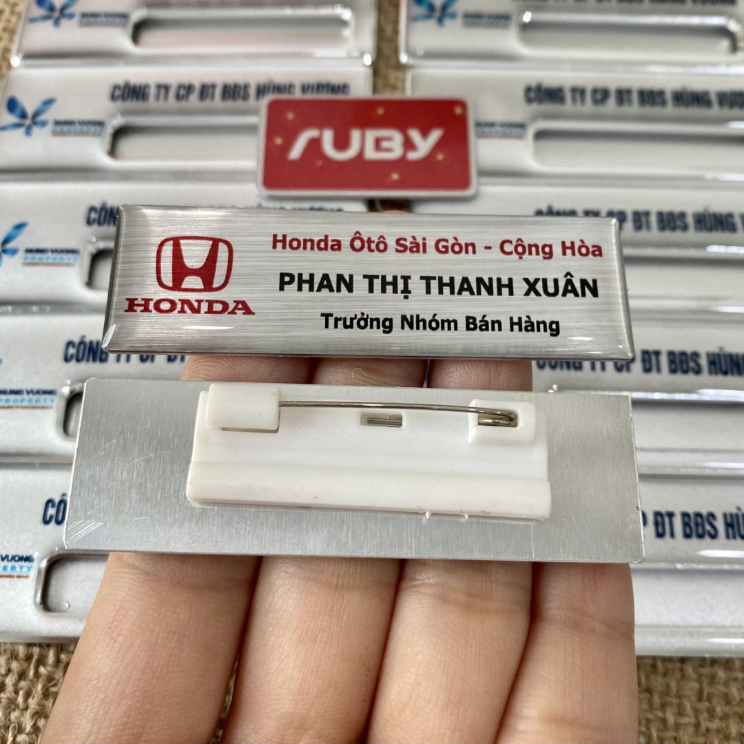 Bảng Tên Kim Cài
