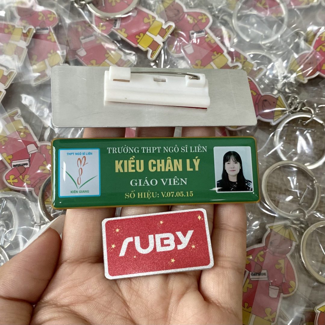 Bảng tên giáo viên trường THPT Ngô Sĩ Liên màu xanh, in logo