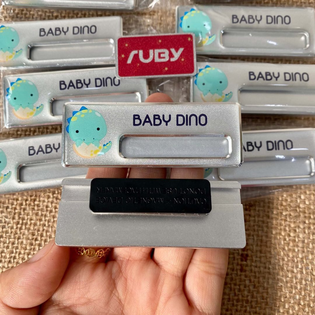 Bảng tên đeo áo Baby Dino