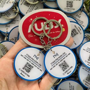 Móc khóa mica tròn PNJ, in QR Code, viền xanh, quà tặng khách hàng trung tâm kim hoàn