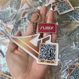 Móc khóa mica hình mũi tên, in QR Code, màu vàng đồng, quà tặng cá nhân hóa