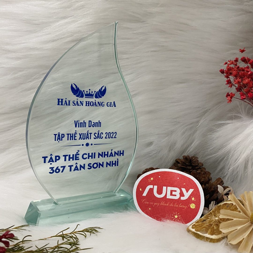 Kỷ niệm chương thủy tinh hình lá