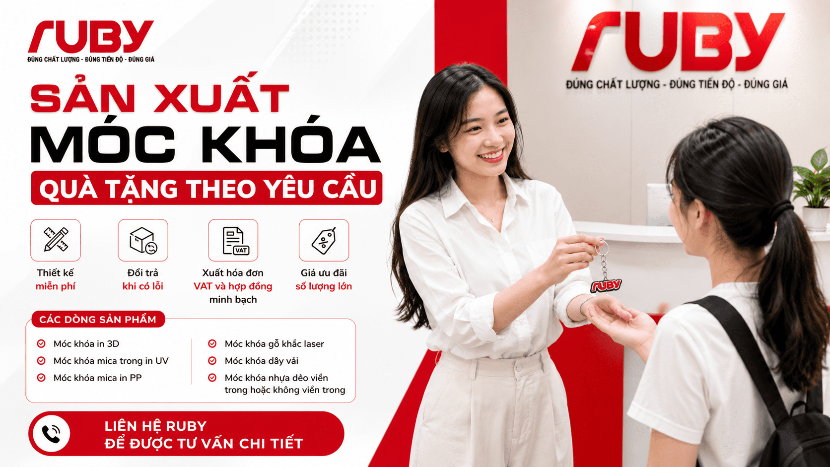 Nhân viên công ty Ruby tươi cười trao móc khóa cho khách hàng. Quảng cáo dịch vụ sản xuất móc khóa quà tặng theo yêu cầu với đa dạng chất liệu như mica, gỗ, nhựa dẻo và in 3D.